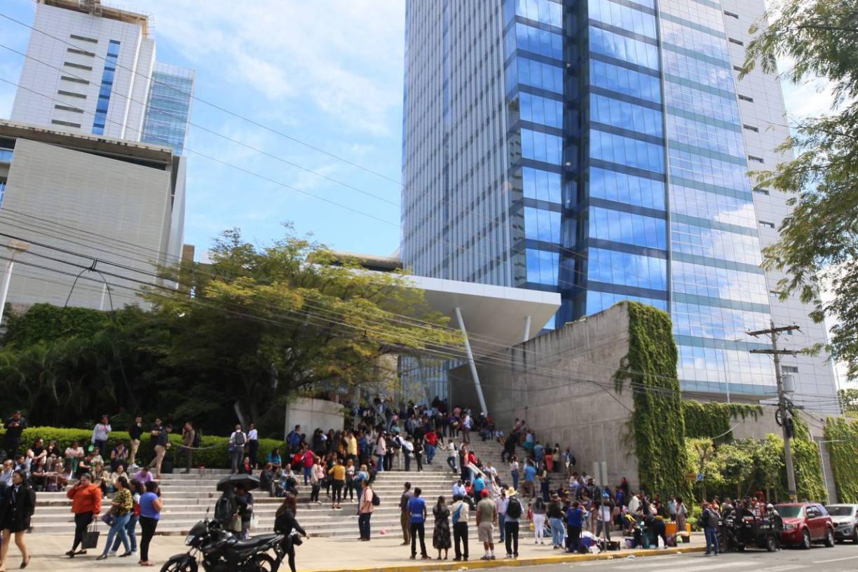 ¡“Parqueo gratis”! Cerrado acceso al Centro Cívico Gubernamental