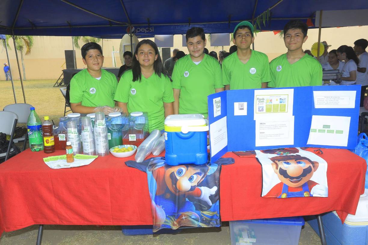 Los chicos de octavo grado decidieron vender cuatro tipos de limonada bajo el nombre de “Fresh ‘n cool”.