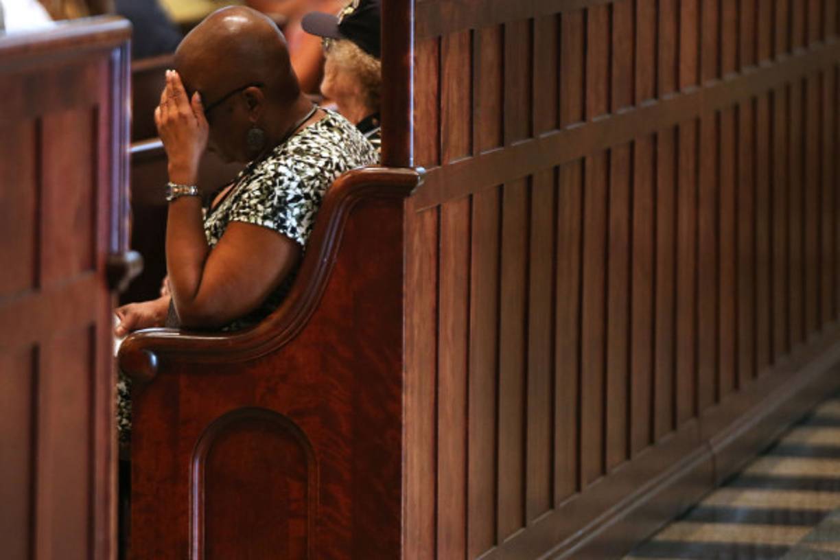 Una mujer durante la misa en la iglesia de San Pedro, en Nueva York, para recordar a las víctimas de los ataques de 2001.