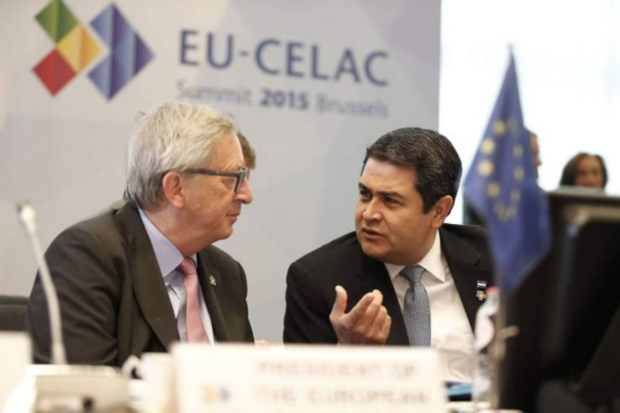 Juncker fue electo presidente de la Comisión Europea por el Parlamento Europeo, anteriormente ocupó en varias ocasiones el cargo de primer ministro de Luxemburgo.