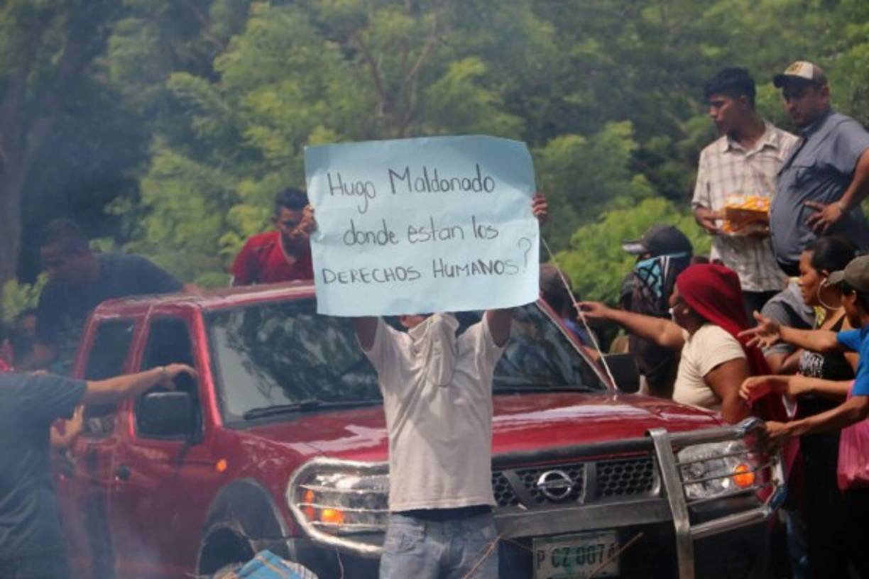 Los manifestantes aseguran que hicieron recolectas para financiar el pago de 13 buses que los trajeron desde Chamelecón, Rivera Hernández y La Lima.