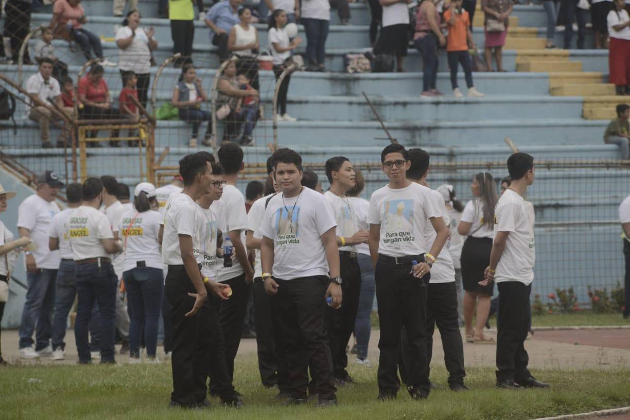 En octubre de ese mismo año es enviado a la parroquia Nuestra Señora de Guadalupe en San Pedro Sula.Fue ordenado como Obispo de la Diócesis de San Pedro Sula el 03 de febrero de 1995, día que escogió en honor a la virgen de Suyapa.