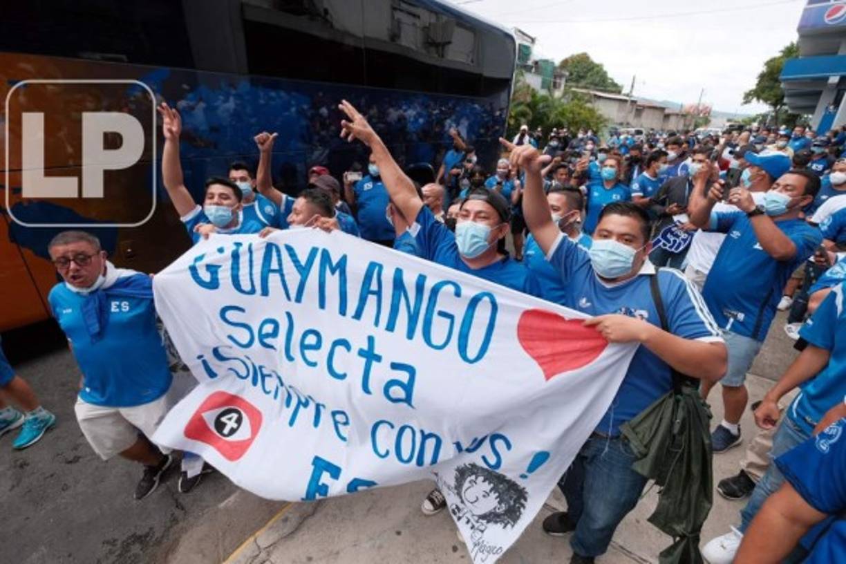 Así animaron los seguidores salvadoreños a su selección en el partido contra Estados Unidos.