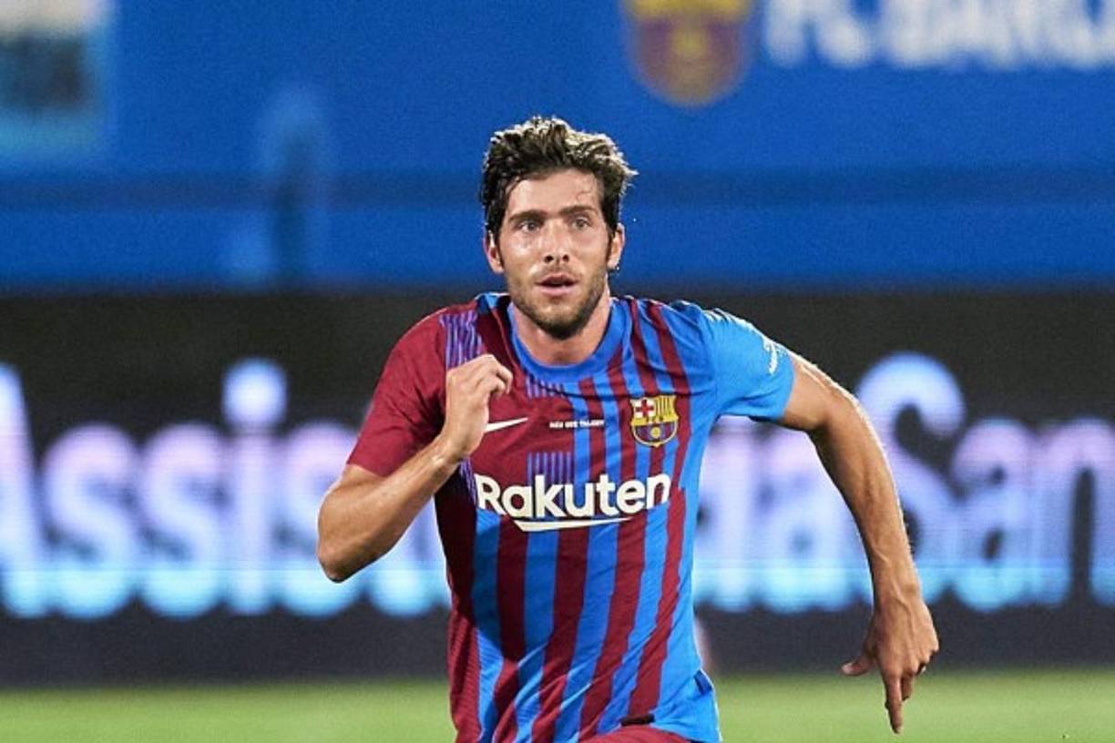 Según informa el diario Sport, Sergi Roberto tiene como prioridad continuar en el FC Barcelona pese a contar con propuestas de Italia o Inglaterra. Eso sí, el canterano aceptará una reducción de su salario,para poder ayudar al clun en su proceso de rebajas salariales, que se cifra en un objetivo de ahorro de unos 200 'kilos'.