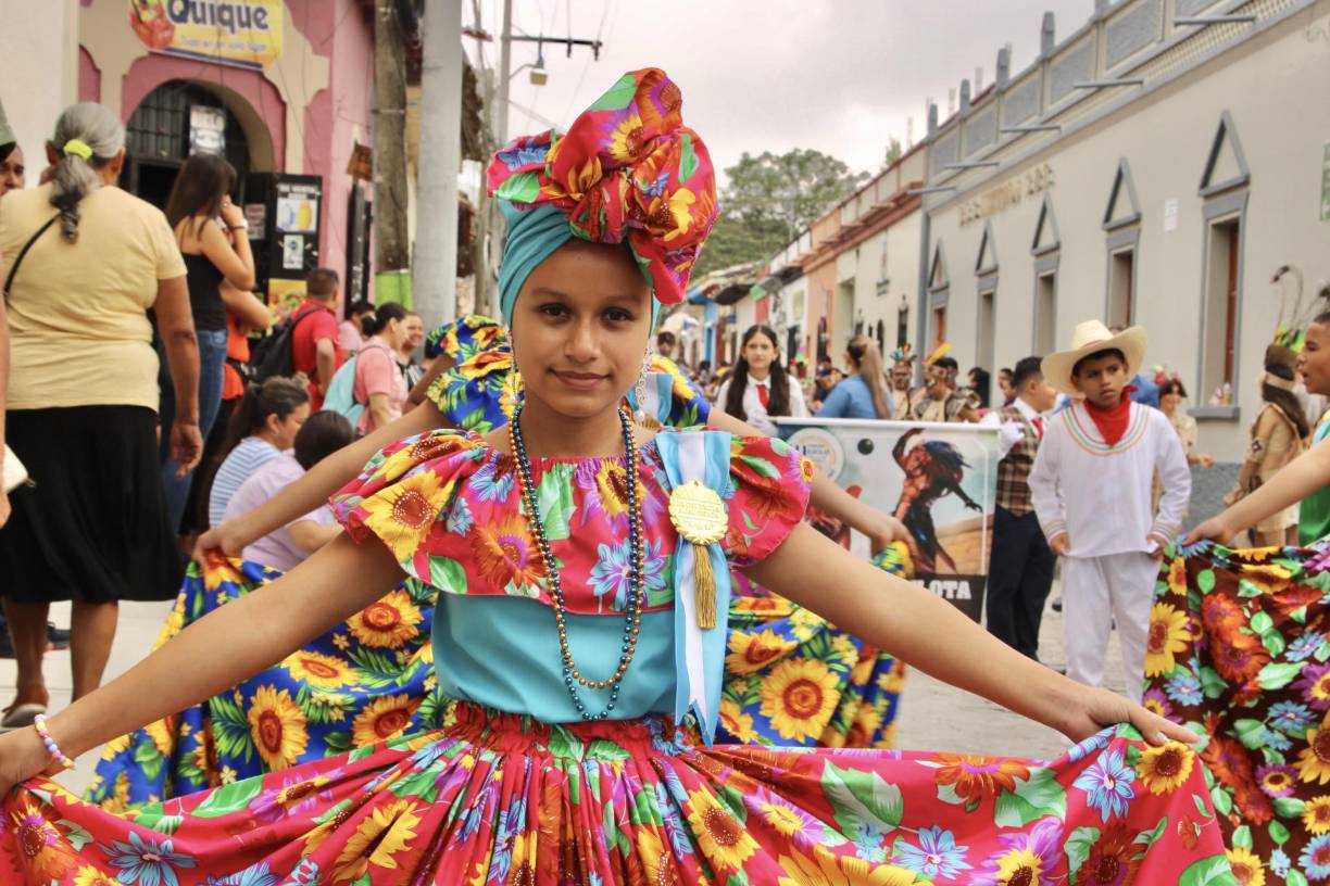Con este desfile, Santa Rosa de Copán encendió la llama del orgullo nacional, preparándose para celebrar el 202 aniversario de la independencia de Honduras.