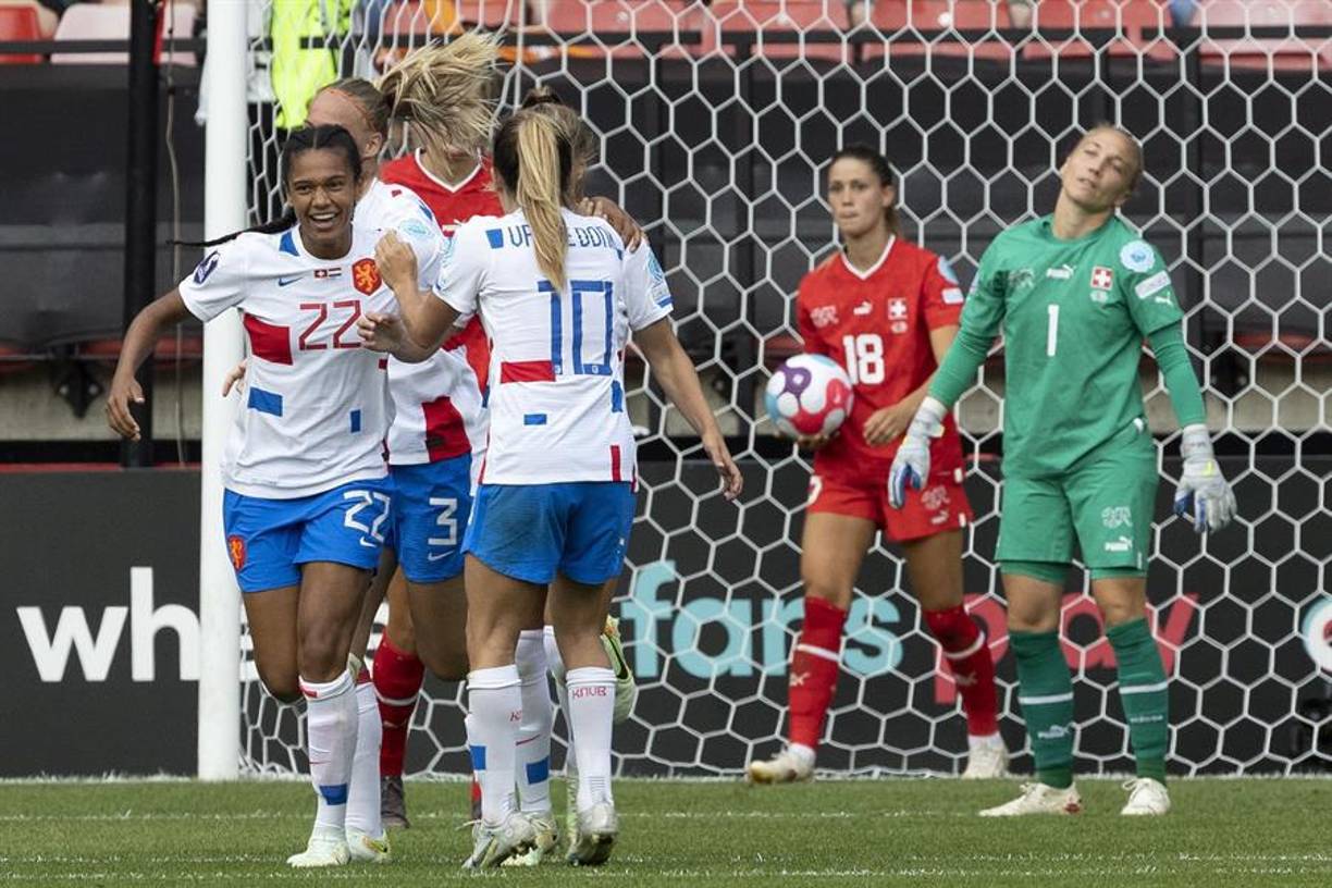 Países Bajos, selló su pase a cuartos en la tercera jornada de la fase de grupos, al derrotar a Suiza (1-4) en los últimos minutos. A pesar del triunfo, no pudo evitar enfrentarse en la siguiente etapa a una de las favoritas, Francia.