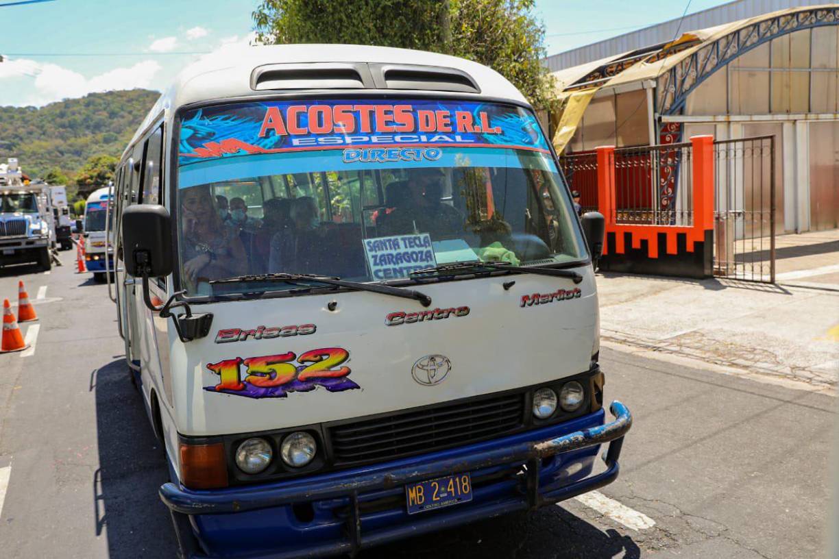 En la víspera, las autoridades del Viceministerio de Transporte anunciaron la suspensión de los permisos y de un subsidio a 293 unidades de la empresa encabezada por Miranda.