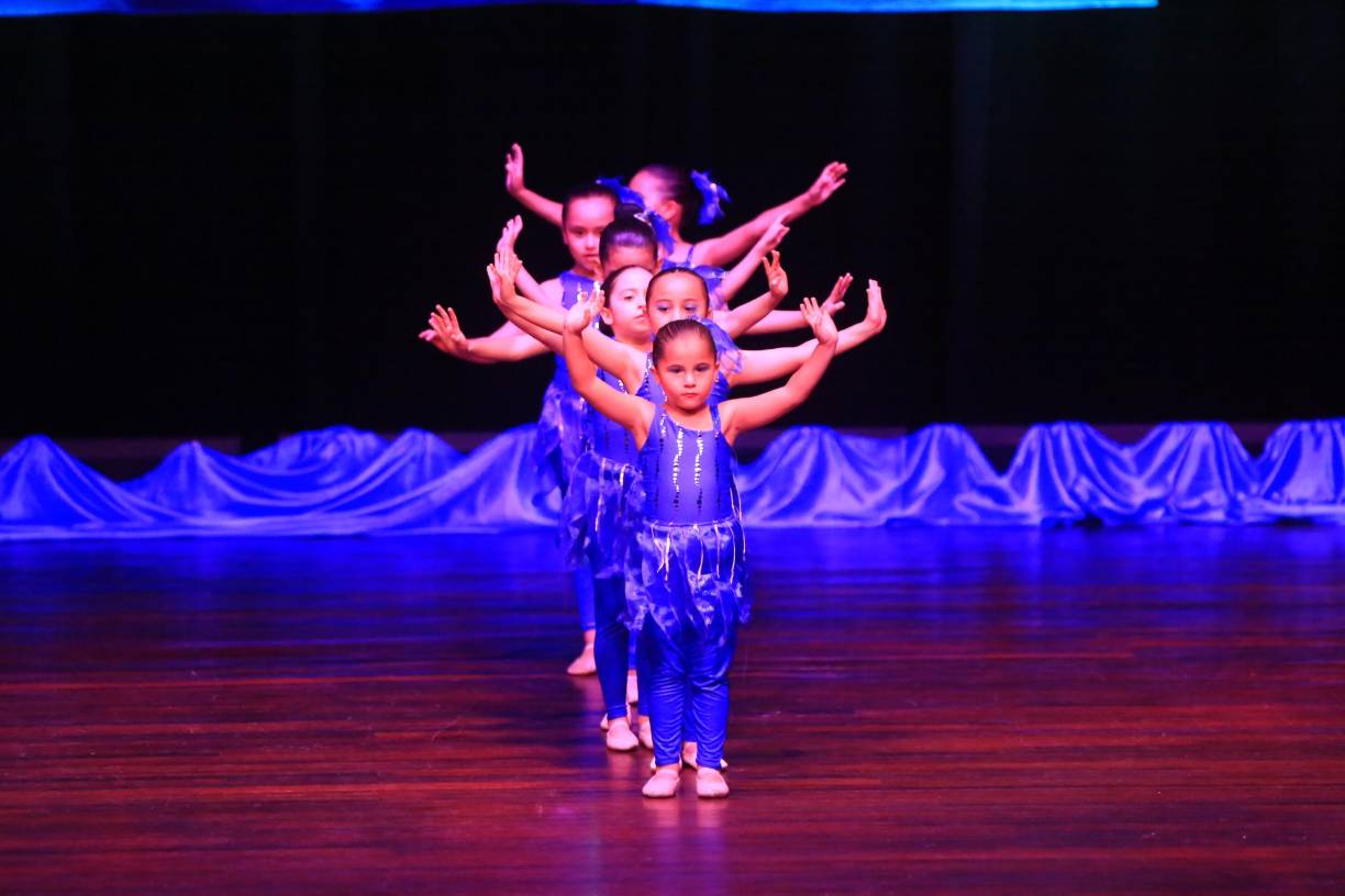 Las niñas sorprendieron con su disciplina y entusiasmo en cada coreografía. 