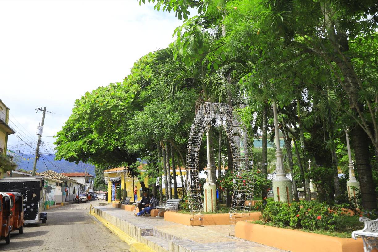 Su hermoso parque, las calles empedradas y la calidez de su gente son parte de los atractivos que hacen que nacionales y extranjeros visiten a Trinidad.