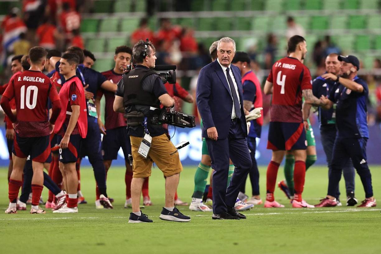Los ticos necesitaban golear a Paraguay y que Colombia hiciera lo propio con Brasil en el otro partido de la llave. Pero la selección cafetera, que terminó líder en el Grupo D con siete puntos, empató 1-1 con Brasil, que se quedó con el segundo boleto a cuartos al terminar con cinco unidades. Costa Rica sumó cuatro unidades y Paraguay se fue sin poder sumar.
