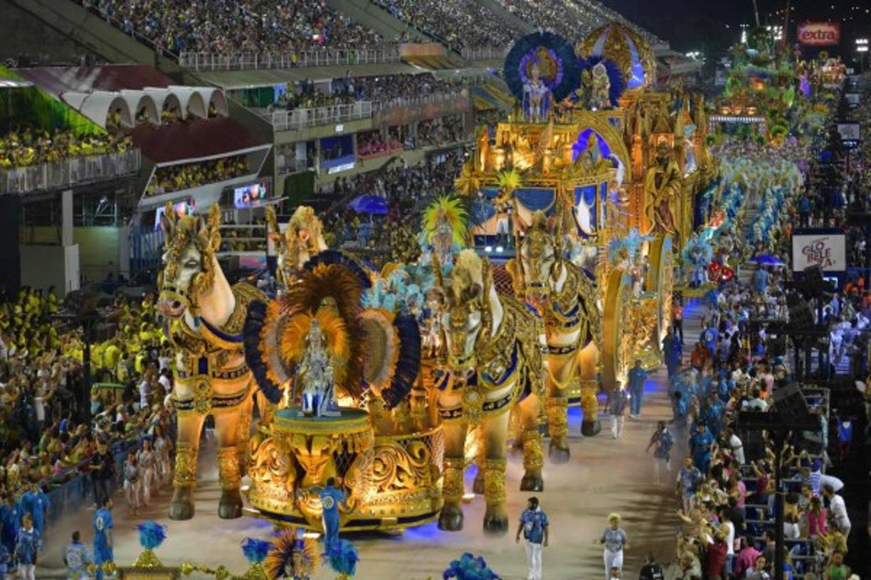 La escuela de samba, Vila Isabel, apeló con su presentación a la nostalgia al recordar el esplendor del Brasil imperial, ambientado en la ciudad de la región serrana de Rio Petrópolis.