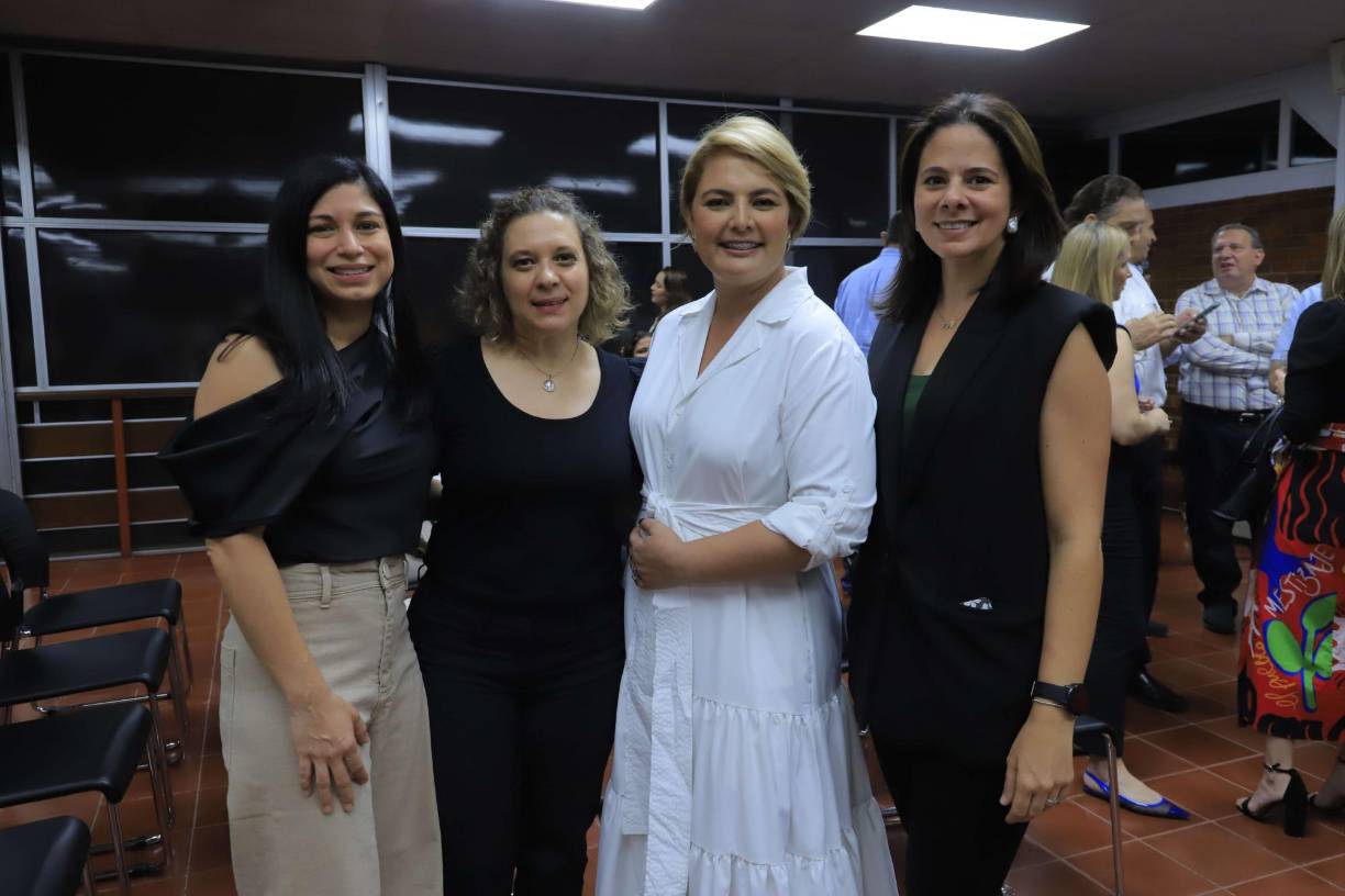 Ameno cóctel para celebrar 70 aniversario de la EIS