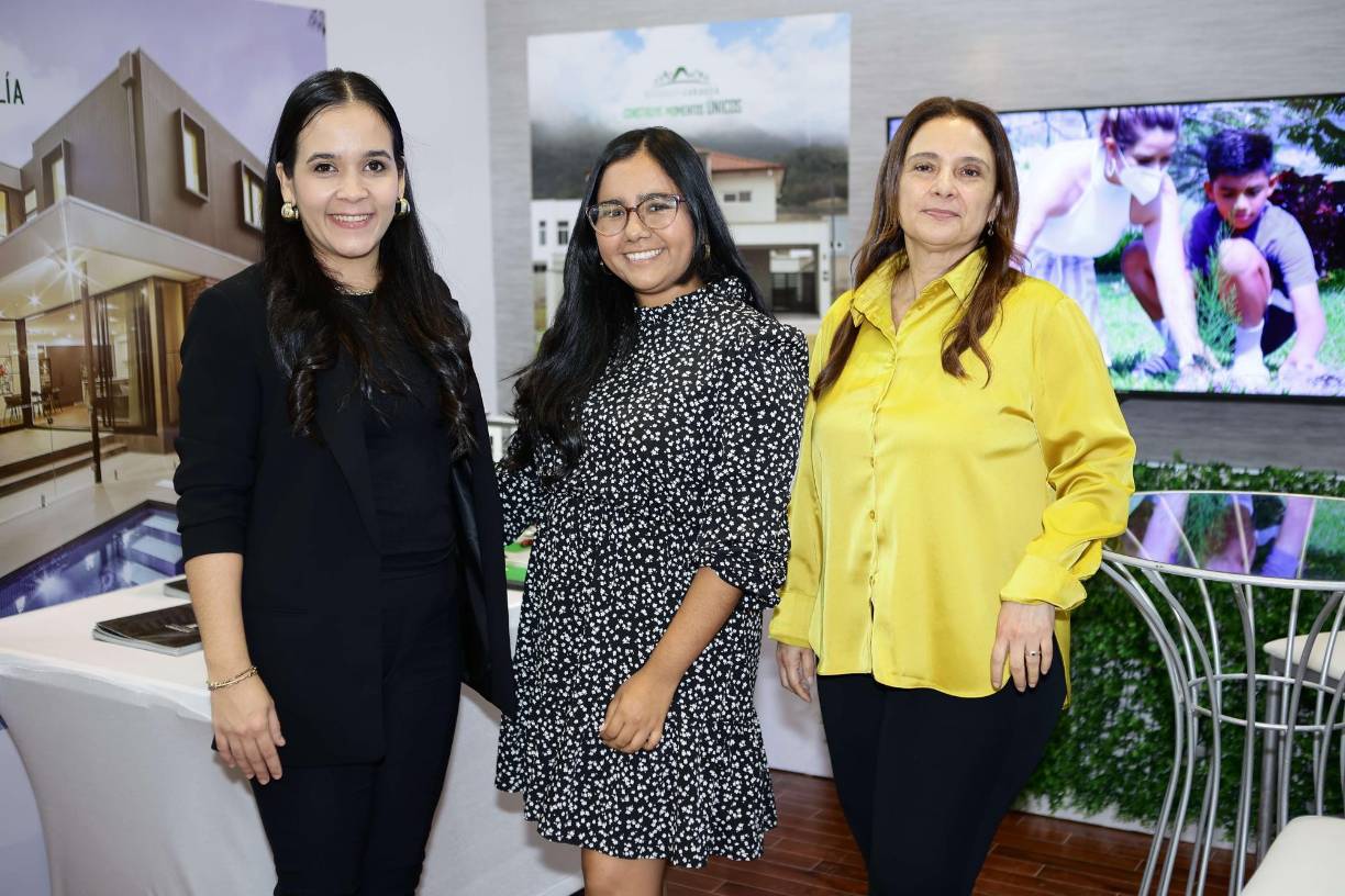 Melissa Villegas, Esly Erazo y Francis Cárcamo