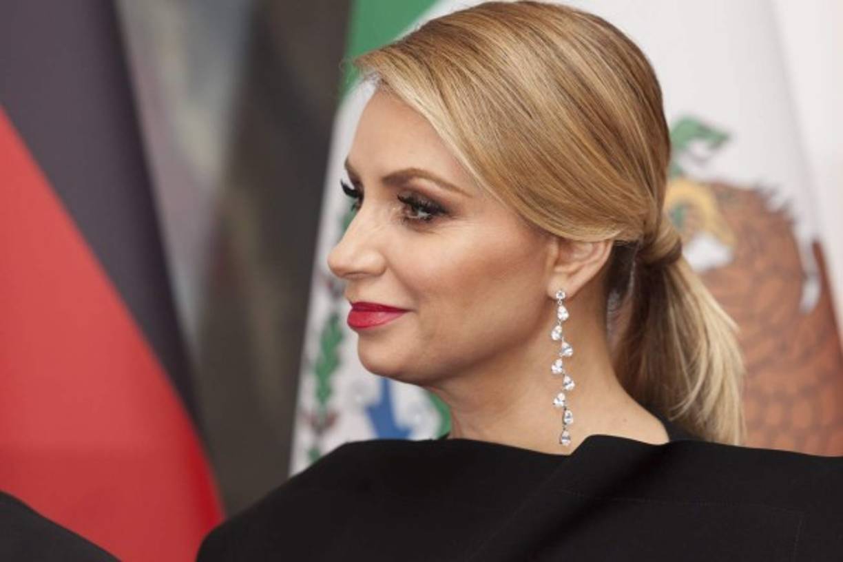 Rivera lució implecable con un vestido negro para la cena de bienvenida en Berlín.