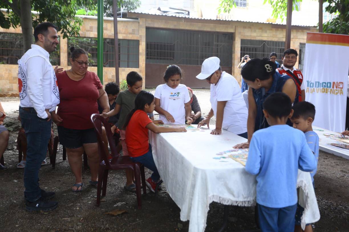 La Cruz Roja Internacional también brindó su apoyo para la inauguración de este espacio, habilitado en la recuperación de lugares para la sana convivencia.