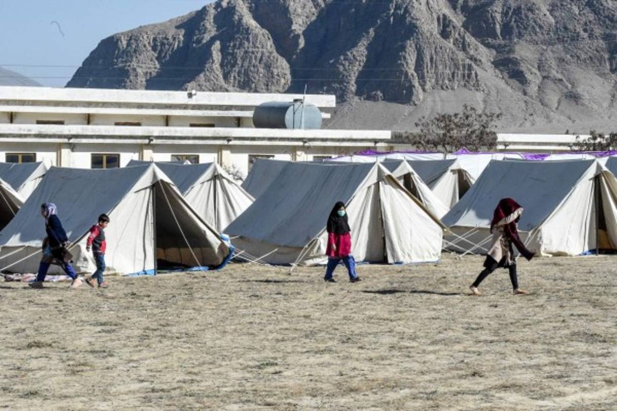 Pakistán: El cierre de la frontera de Pakistán con Irán y Afganistán comenzará el 16 de marzo. Será por 'un periodo inicial de dos semanas para evitar la propagación de la COVID-19, en el mejor interés de los tres países', dijo el ministerio del Interior de Pakistán. Las autoridades paquistaníes también dijeron que cerrarían todas las instituciones educativas del país hasta el 5 de abril.