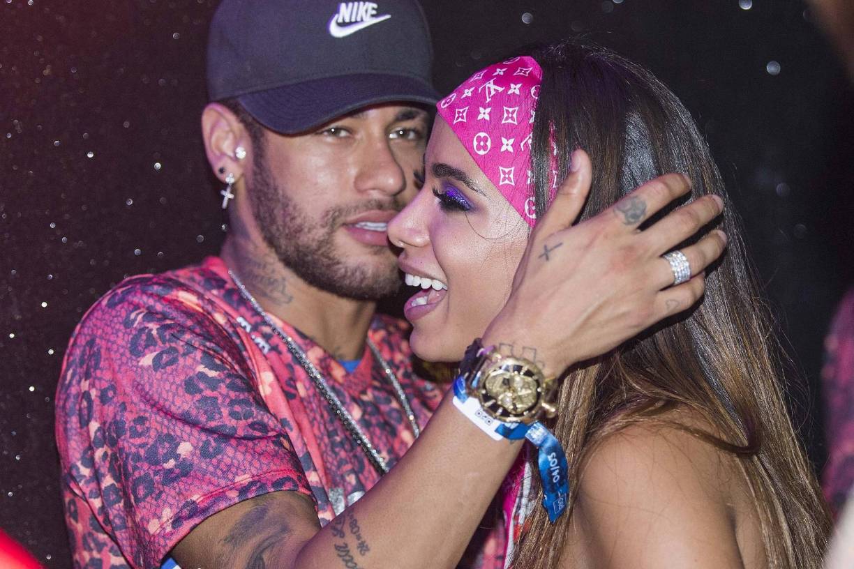 “Oye, ¿sí anduviste con Neymar o no?”, le preguntó directamente el periodista Yordi Rosado. “Es mi amigo, pero no estábamos...”, respondió Anitta en un primer momento.