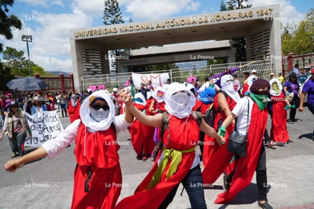 Lo hicieron para conmemorar el Día Internacional de la Mujer, que se celebra desde 1975.<br/>
