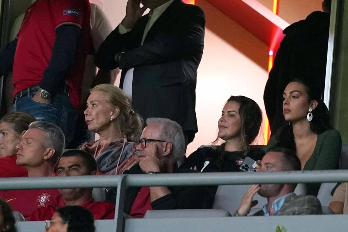 Georgina Rodríguez estuvo acompañada por familiares de Cristiano Ronaldo.