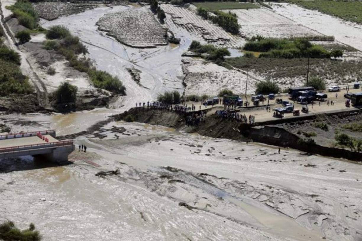 4. Inundaciones <br/><br/>El calentamiento del clima ha provocado el aumento de la intensidad de las inundaciones en el hemisferio Norte durante la segunda mitad del siglo XX. <br/><br/>Así lo demuestran dos estudios, recientemente publicados en la Nature, se trata de la primera vez que queda demostrado científicamente la relación directa entre el cambio climático y los fenómenos de clima intensos.