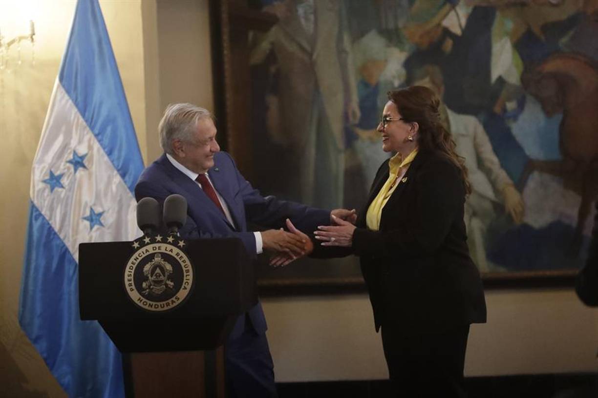 “Juntos lucharemos contra la violencia que nos acecha, defendiendo los derechos de los migrantes y para construir las condiciones para que sus ciudadanos puedan permanecer en sus países”, reiteró Obrador a Castro. 