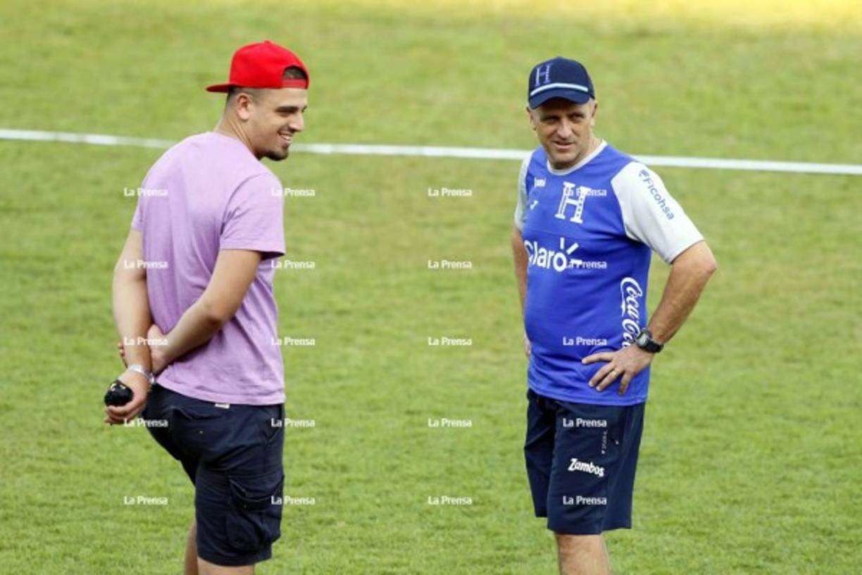 En el entrenamiento, Fabián Coito tuvo la visita especial de su hijo Martín, quien viajó desde Uruguay para acompañar a su padre en estos primeros días del proceso en Honduras. El vástago del seleccionador observó los trabajos y por momentos conversó con su padre minutos antes que comenzara a trabajar.