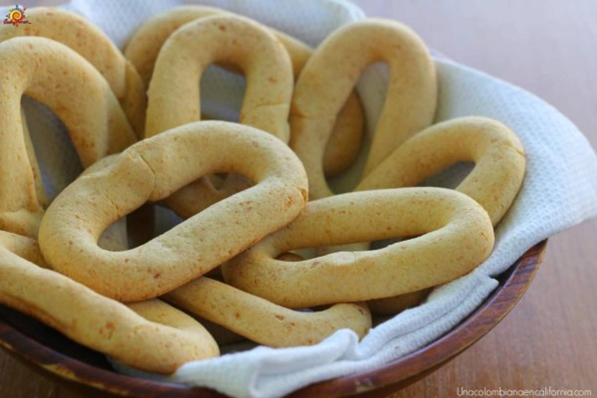 Los desayunos constarán de yogurt, cereales, quesos y carnes frías; También teniendo alimentos típicos colombianos, como el pan de yuca y el pandebono (propios de las regiones del sur del país), postre de natas y mousse de café traído directamente del eje cafetero.<br/>