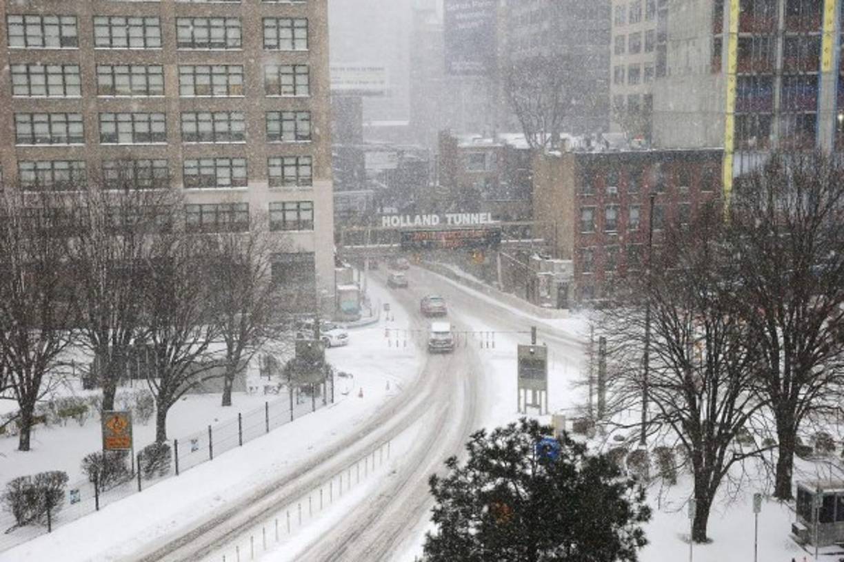 La Alcaldía de la ciudad decidió suspender anoche las clases en los colegios de Nueva York. AFP