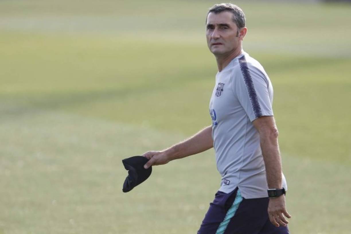 En el Barcelona aún se resisten a dar la plantilla por cerrada. Todavía dejan la puerta abierta a una incorporación de última hora. La dirección deportiva azulgrana también está atenta al mercado de carrileros. Valverde buscaría el fichaje de un lateral.