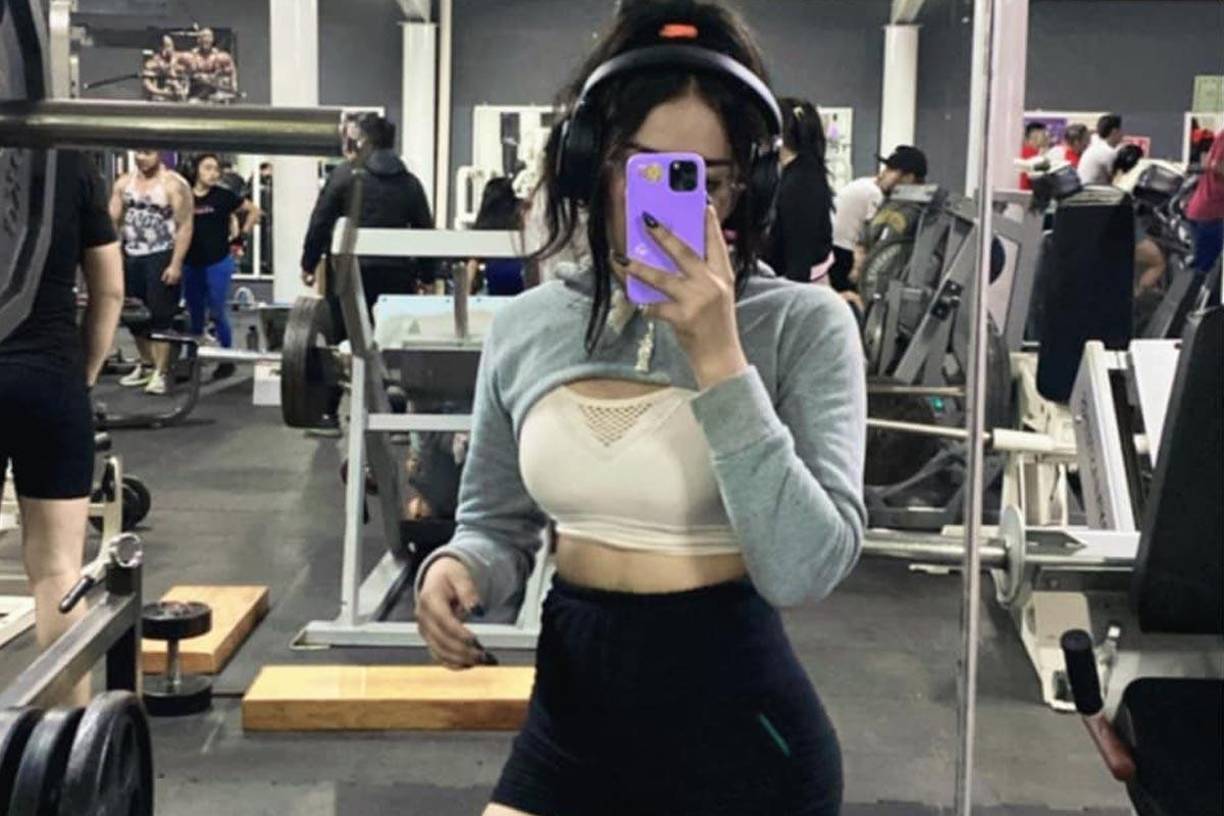 Con lemas como “Justicia por Arely y por todas” y “Por mi mamá, por mis amigas, por mis sobrinas”, el grupo marchó desde Plaza Cañada hasta la Presidencia municipal.