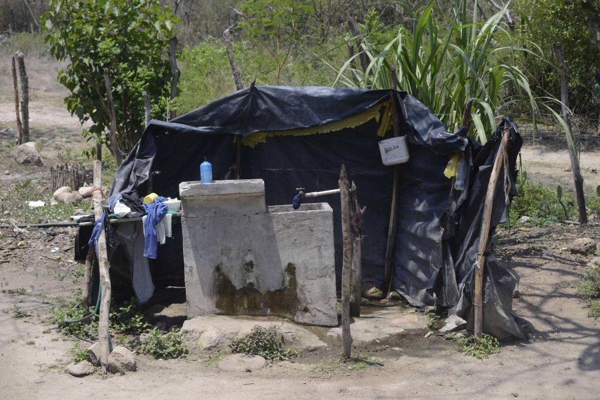 El Gobierno hondureño pidió a la población “mantener la calma” y “no dejarse sorprender por noticias falsas que puedan causar inestabilidad y mantenerse informados por los boletines oficiales”.