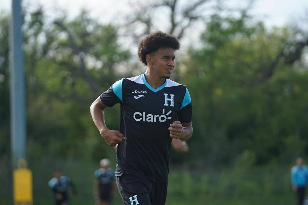 DEFENSA - Cerrando la defensa, Javier Arriaga vuelve al once titular contra Ecuador por la baja de Joseph Rosales.