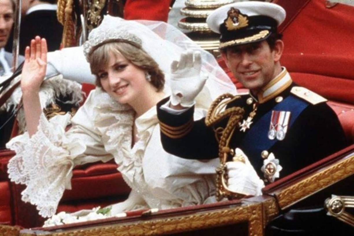 29 de julio de 1981: se casa con el príncipe Carlos, heredero de la corona británica.