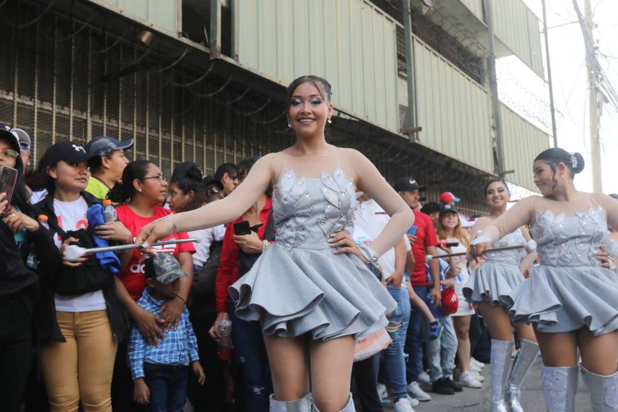 Este año, el Central Vicente Cáceres es el colegio número 13 en hacer su ingreso al Estadio Nacional. 