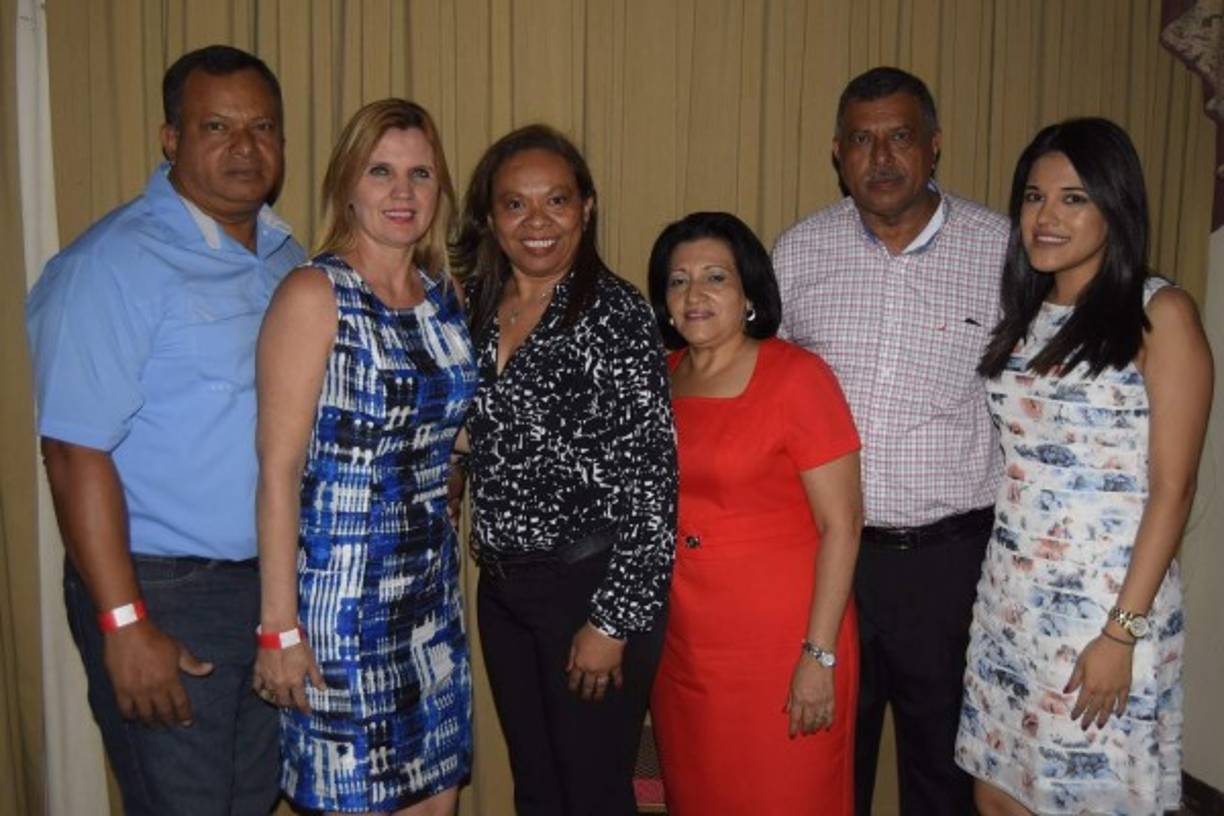 Amílcar, Mary, Gracibel, Maribel, Wilfreco y Esly Gómez.