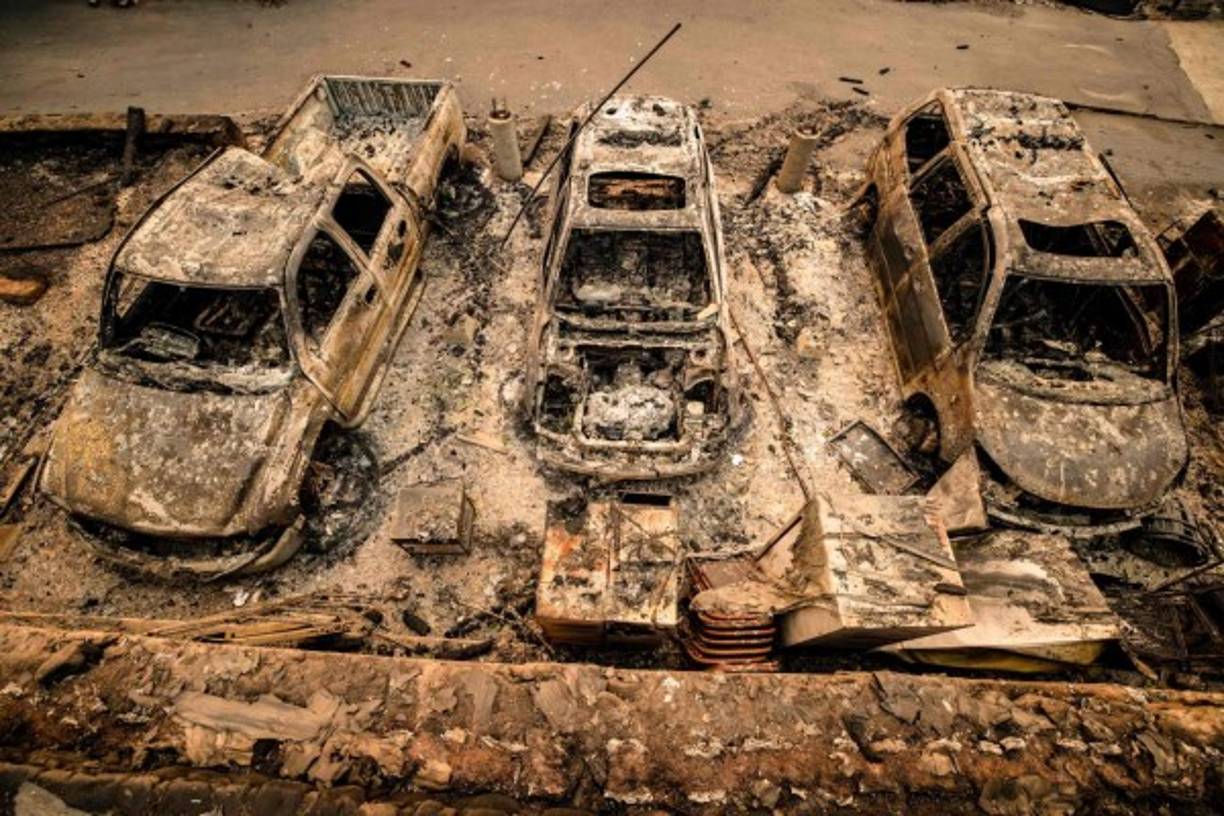 En el condado de Shasta, a unos 300 kilómetros al norte de Sacramento, la capital del estado, tres personas murieron en otro incendio forestal de rápido movimiento que empezó a quemar el domingo por la tarde cerca de Redding, la urbe más grande de la demarcación, anunció el alguacil, Eric Magrini.