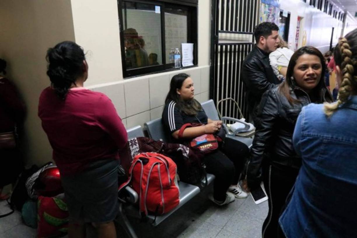 La familia de Chelato Uclés está muy al pendiente del entrenador hondureño.