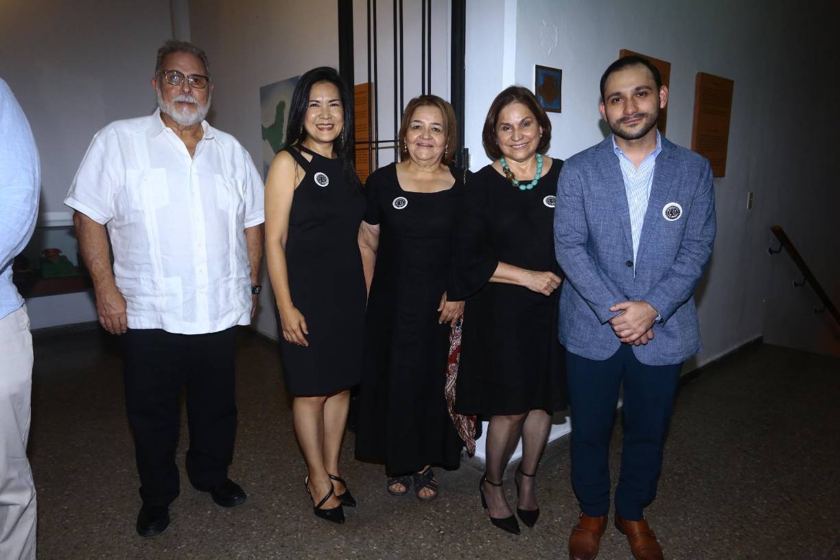 Héctor Guillén, Susana Ham, Lourdes Rodezno, Dora Morales y José Morales 