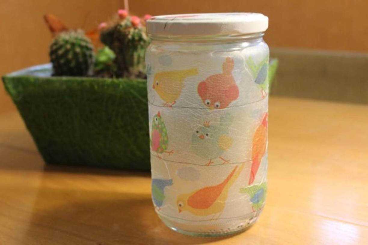 La decoración con papel decoupage es otra idea genial.