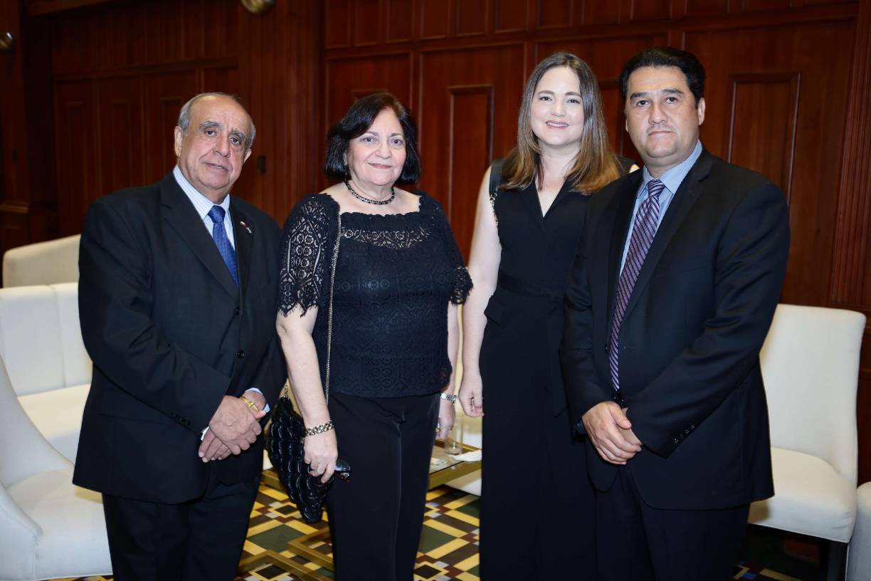 Roberto y Carmen Dibán junto a Silke y Alejandro Holliday