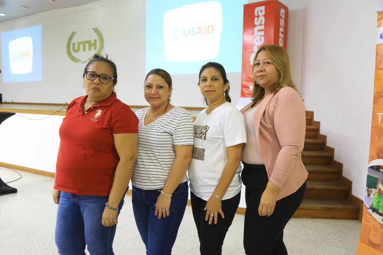 Xiomara Dubón, Ondina Tejada, Rosa Lobo y Delia Chávez