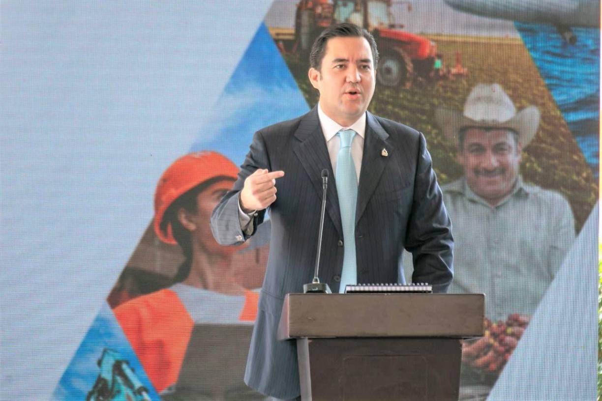 “Nos pidieron jalón 45 días antes de las elecciones y después querían manejar”, escribió Zelaya Castro en X. 