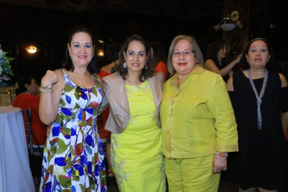 Lila Álvarez, Sandra Alvarado y Chayito Grande.