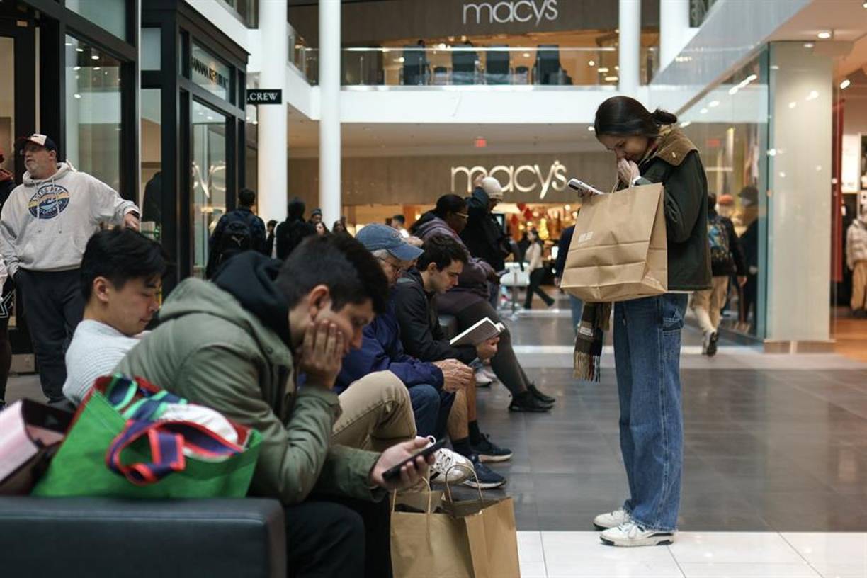 Esta festividad de las compras nació hace ya dos décadas, tras el surgimiento y crecimiento del comercio online, y ocasiona que las jornadas de descuentos se extiendan hasta el lunes.