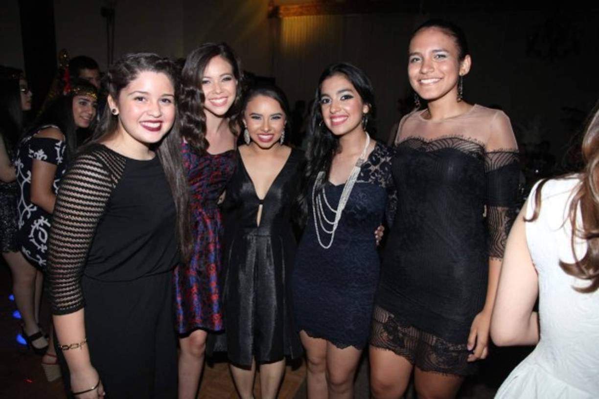 Abdy Brito, Adriana Ortiz, Gina Castro, Josselyn Mata y Daniela Deras.