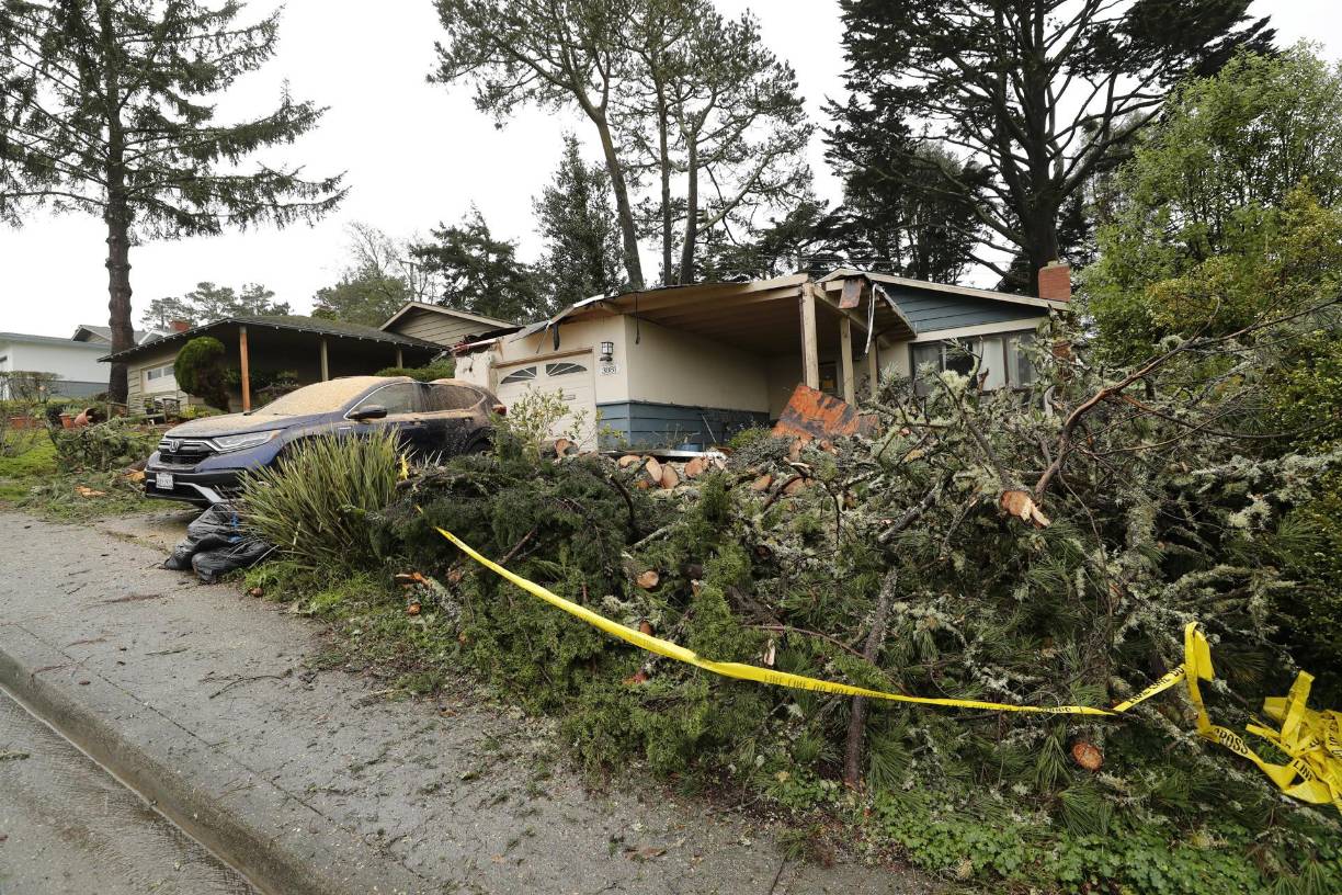  “Creemos que lo peor aún está por venir”, dijo Newsom a los medios de comunicación y pidió el domingo por un decreto presidencial de emergencia para su estado. Joe Biden lo aprobó este lunes, cuando unas 120.000 personas permanecían sin servicio eléctrico.