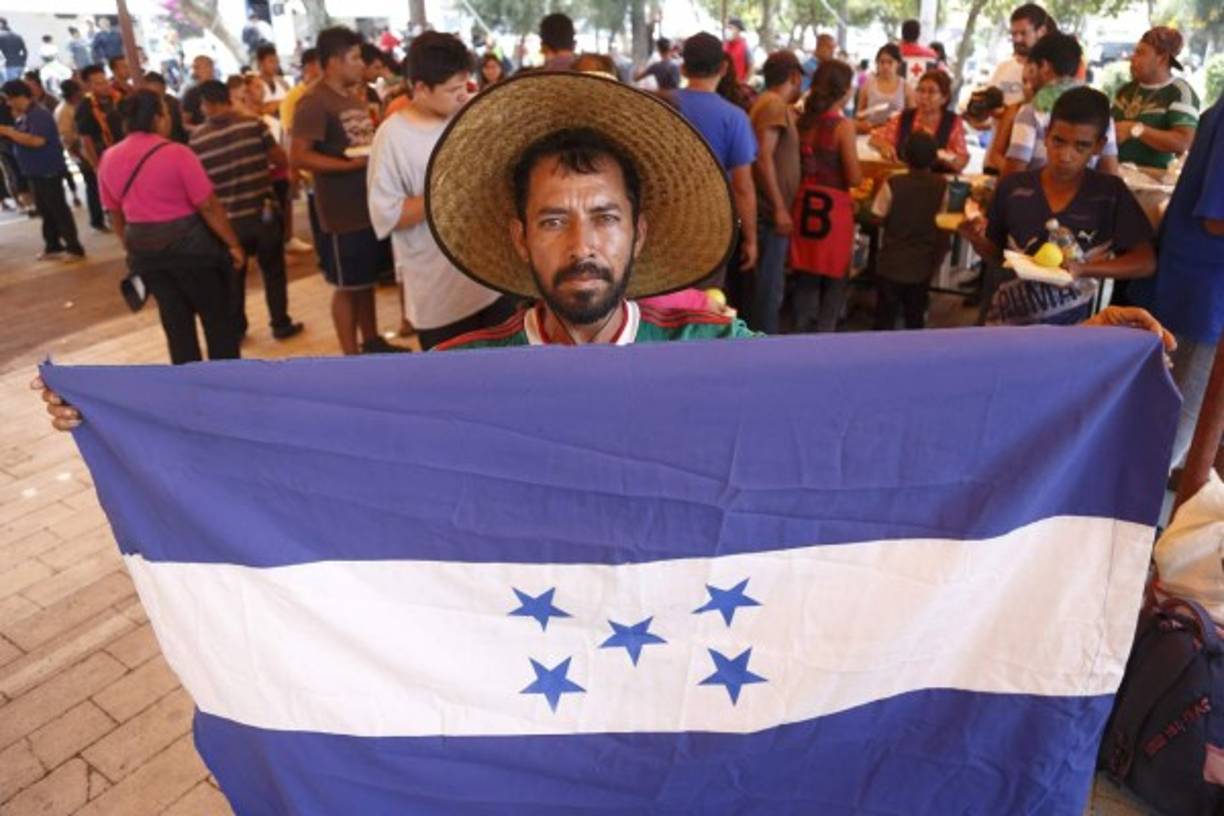 Pequeños grupos siguen firmes en la idea de llegar a Estados Unidos y pedir asilo; otros planean quedarse en México y extender su visa para poder trabajar y vivir en ese país.