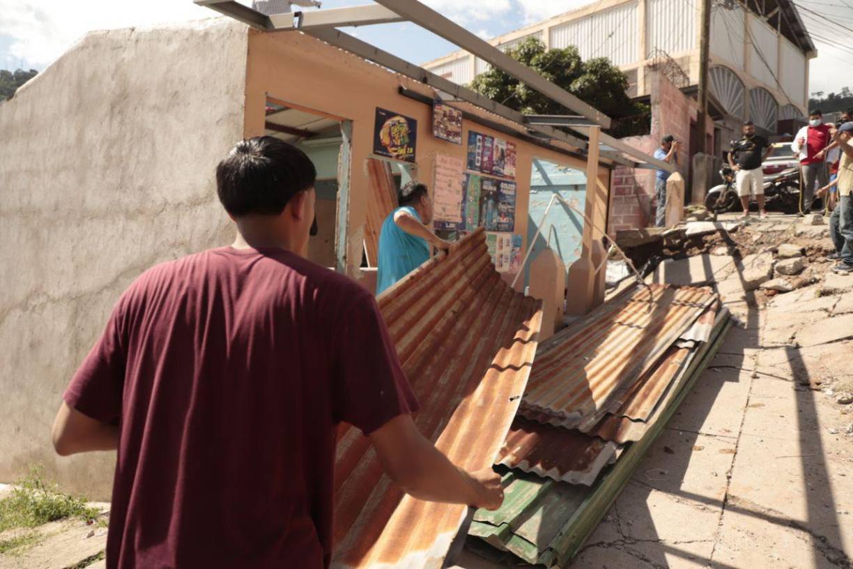 Advirtió que tendrían que acudir a la fuerza para poder sacar a varias familias que se negaban a irse, pese al peligro. 
