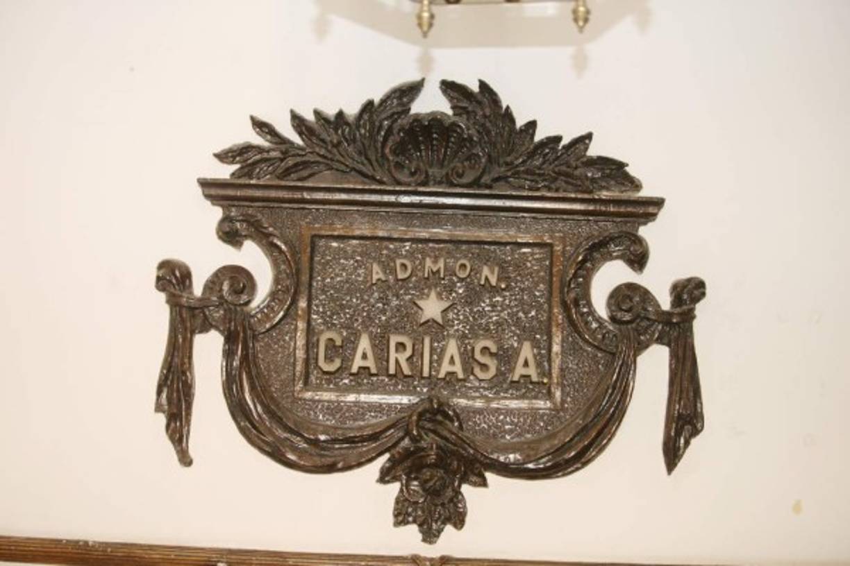 (Placa en honor al expresidente Tiburcio Carías Andino).<br/><br/>Con el Decreto 309 de 22 de enero de 1976, el Congreso del Distrito Central se denomina “Consejo Metropolitano del Distrito Central”. En 1986 se consideró de nuevo la Alcaldía Municipal.<br/>