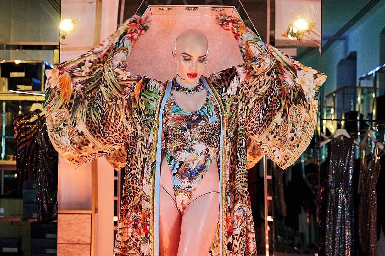 “Un sueño hecho realidad, siempre quise hacer un video así y lo logramos. Gracias, Abraham, por creer en mi idea para el video”, expresó Belinda. 